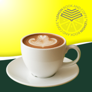 Café con leche en Lemon Book & Coffe Murcia