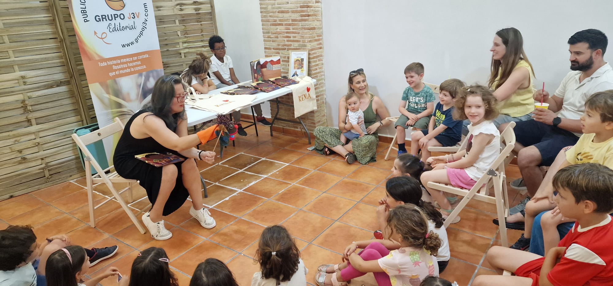 Agradecimiento Especial a Esther Murcia Gomicia por el Emotivo Cuentacuentos de «Kena» en Lemon Book and Coffee