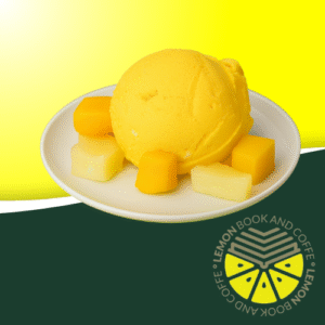 Helado de mango piña en Lemon Book and Coffee, un postre tropical y refrescante.