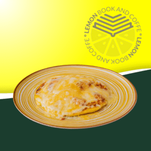 Cachapa rellena de carne mechada y queso gouda rallado, un clásico venezolano