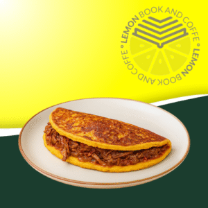 Cachapa rellena con carne mechada jugosa y especiada