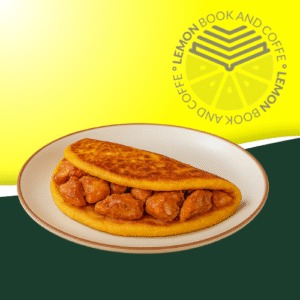 Cachapa rellena con pollo guisado, una delicia venezolana