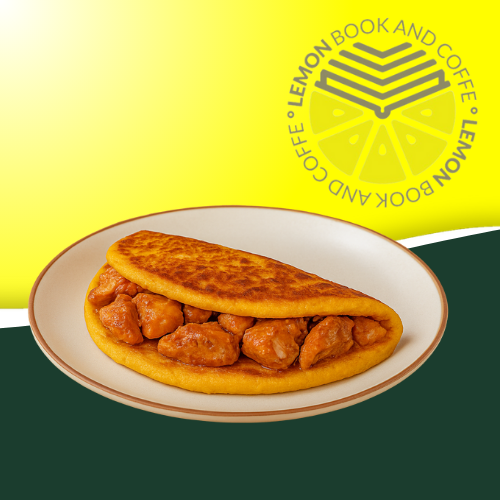 Cachapa rellena con pollo guisado, una delicia venezolana