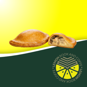 Empanada de Pollo y Champiñón en Lemon Book and Coffe.