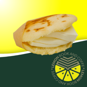 Arepa rellena con queso telita latino cremoso