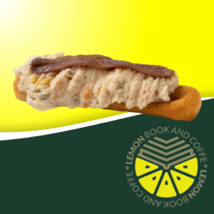Marinera murciana con ensaladilla y anchoa en Lemon Book and Coffe