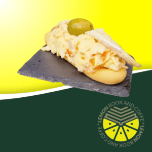 Marinero murciano con ensaladilla y boquerón en Lemon Book and Coffe