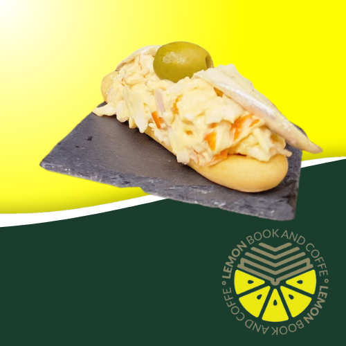 Marinero murciano con ensaladilla y boquerón en Lemon Book and Coffe