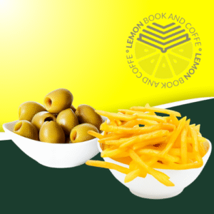Combinación de patatas fritas y aceitunas, snack de picoteo en Lemon Book and Coffe