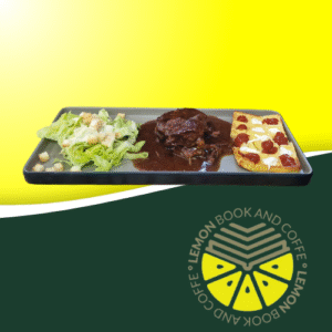 Combinado de lomo con salsa barbacoa, gofre de patatas y ensalada césar
