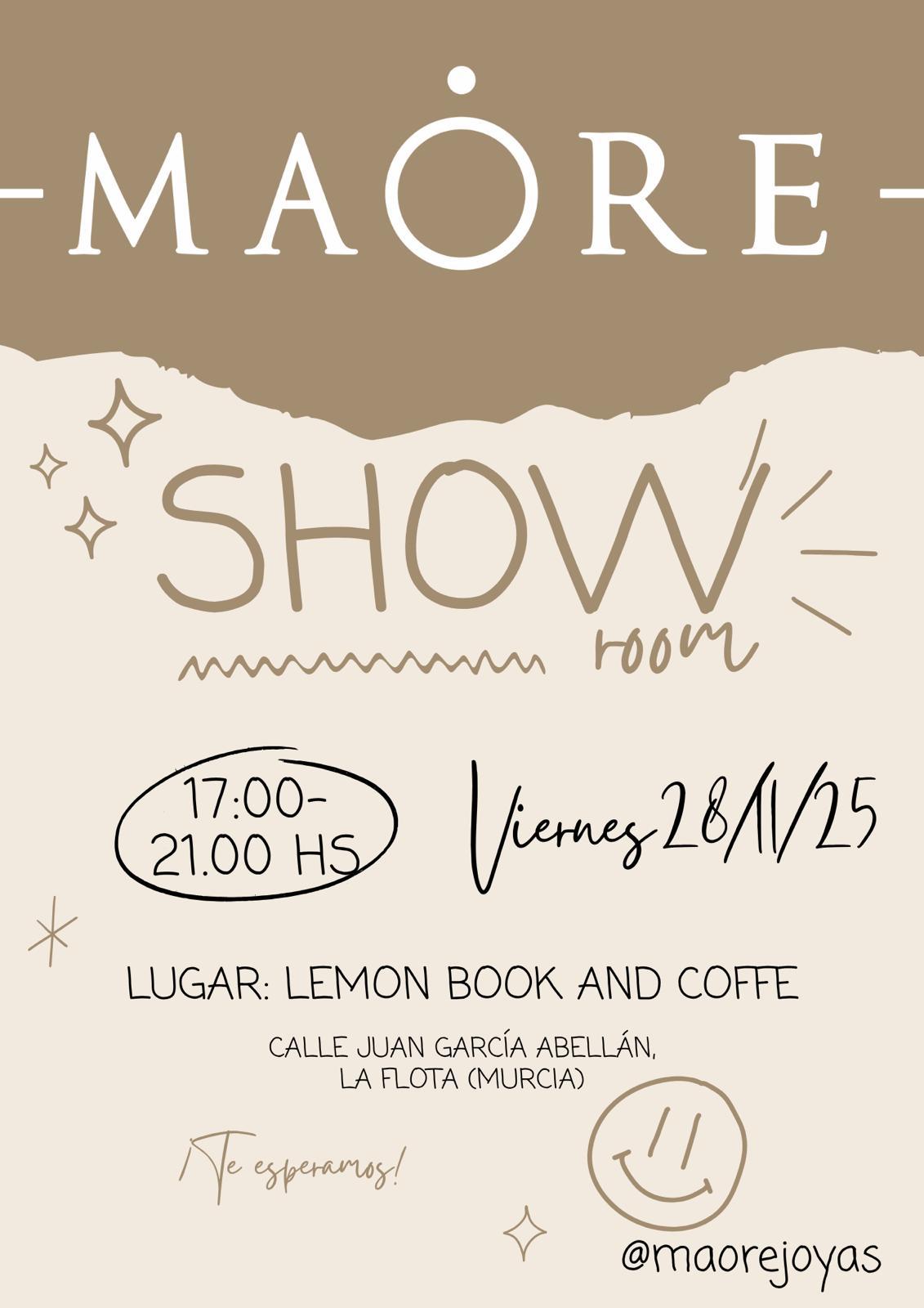 Cartel del evento Showroom MAÔRE en Lemon Book and Coffe, La Flota, Murcia, con información sobre joyas artesanales hechas a mano y la fecha 28 de noviembre de 2025.