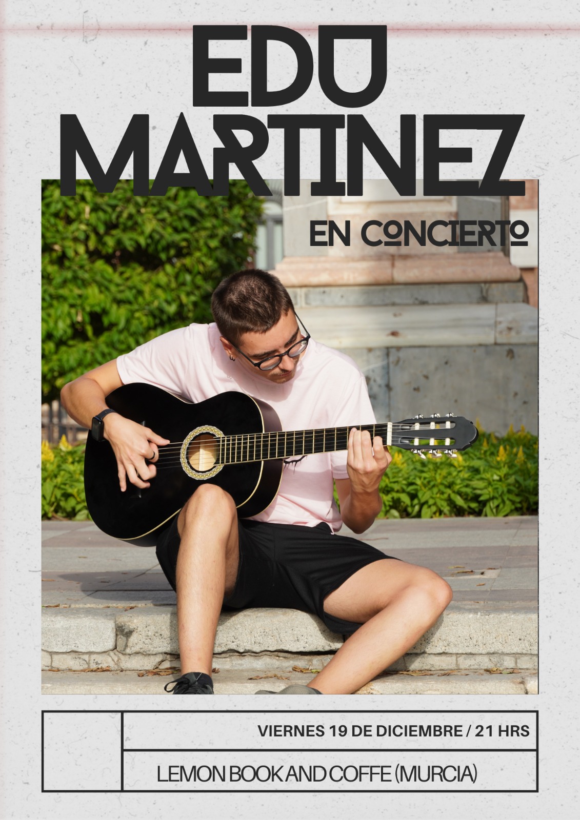 Edu Martínez en concierto en Lemon Book and Coffe Murcia